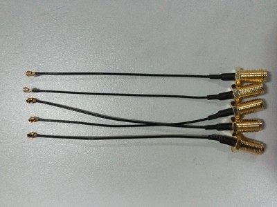 廠家低價直銷各類射頻連接線，深圳市鴻聯(lián)興科技助力通信設(shè)備零配件供應